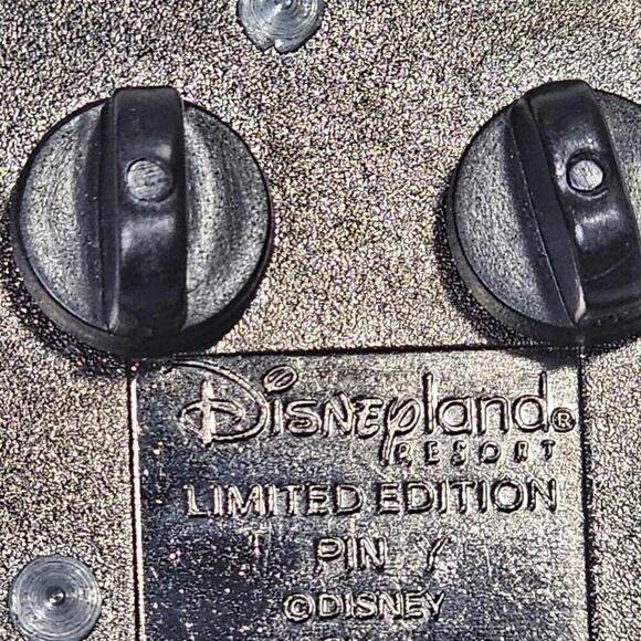 Disney Spy Mickey on Phone Suit Pin. Limited Edition.  Rare Colorful - Picture 5 of 6